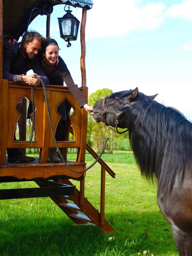 Treffléan Une Roulotte Et Des Chevaux المظهر الخارجي الصورة